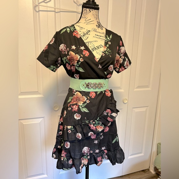 Cute Short Sleeve Ruffle Dress - Picture 2 of 3